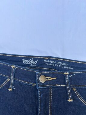 No Boundaries Mid-Rise Dark Blue Denim Jeggings - Women's size 6